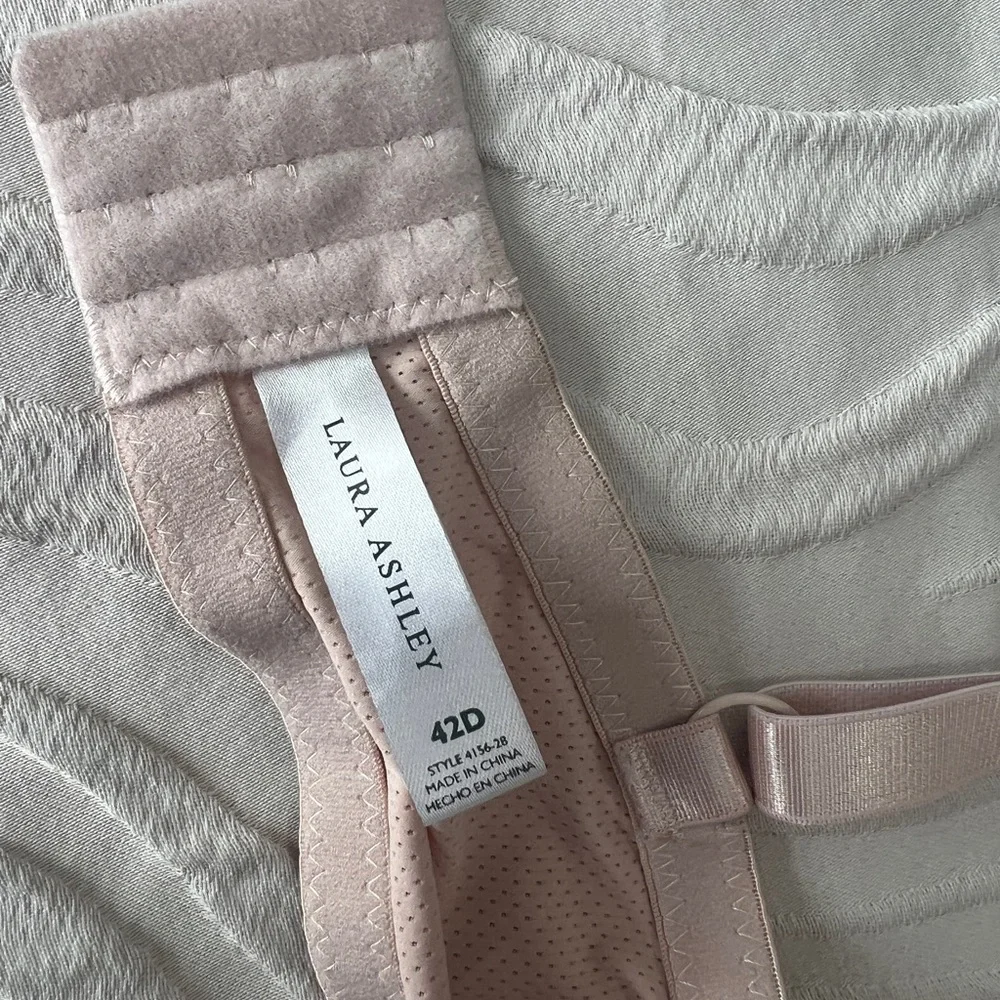 Laura Ashley‎ 42 D Tan Spandex Bra